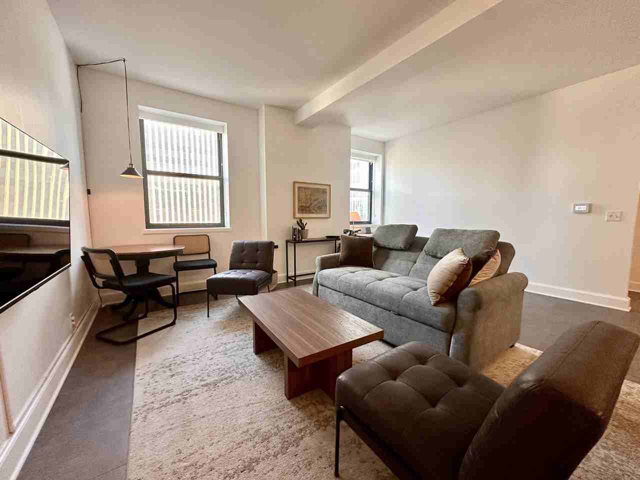 758 N Broadway #1379069P - Photo 2 of 16