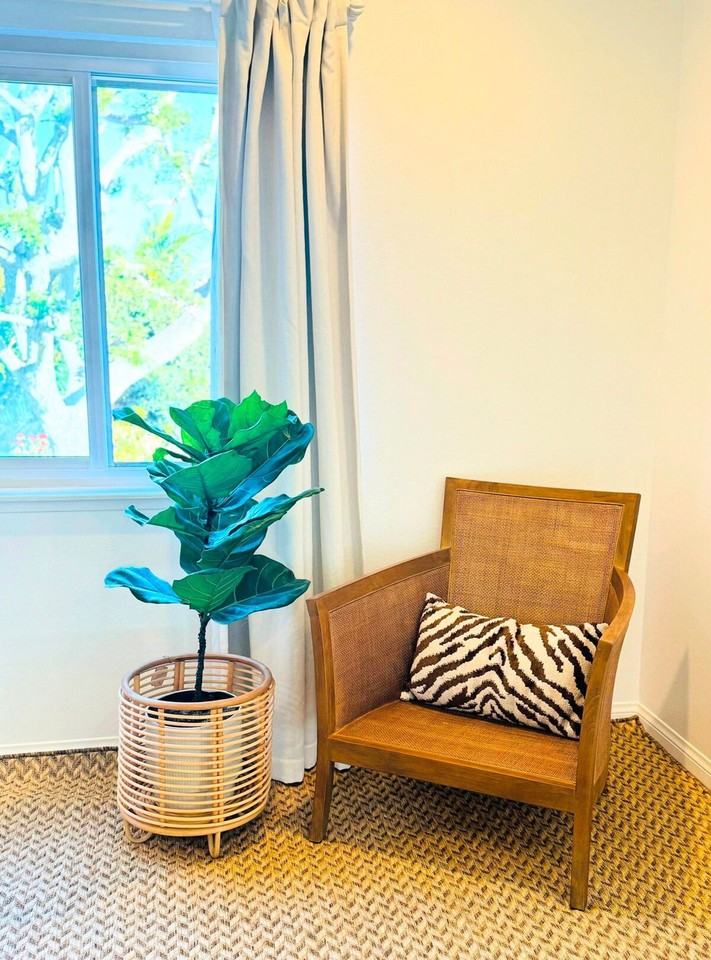 2565 Pinewood St #1383639P - Photo 4 of 20