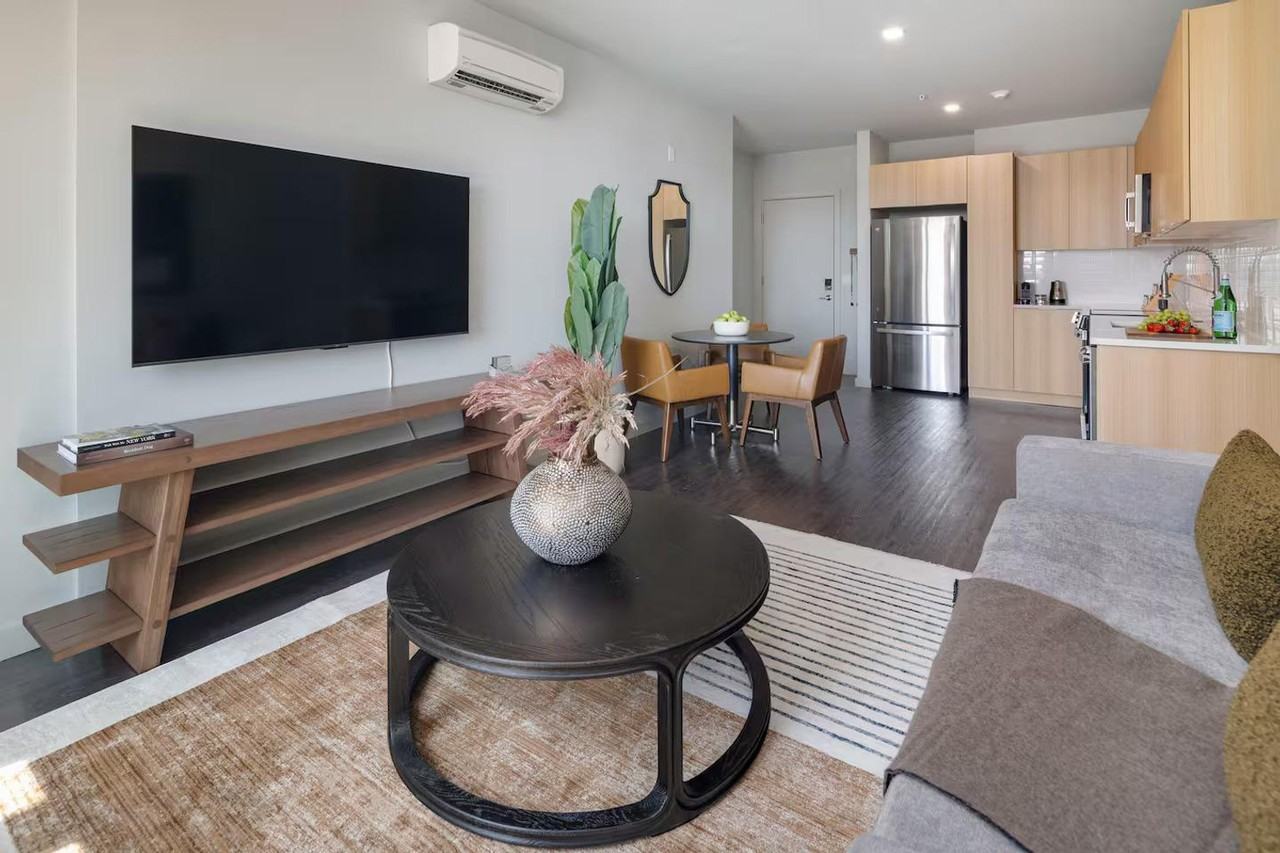 51 S Broadway #1383002P - Photo 4 of 30