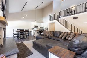 featured image of 815 Columbine Dr