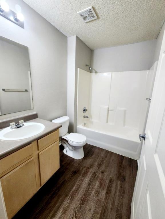 2121 N Main St Apt 203 - Photo 3 of 6