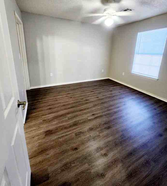 2121 N Main St Apt 203 - Photo 4 of 6