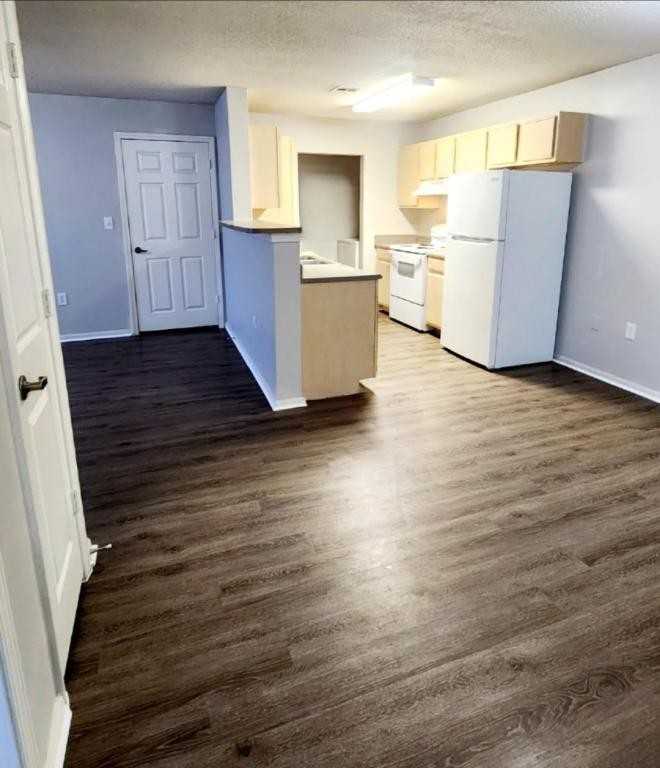 2109 N Main St Apt 201 - Photo 2 of 7