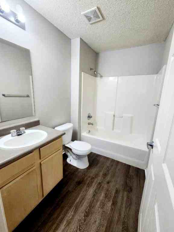 2109 N Main St Apt 201 - Photo 4 of 7