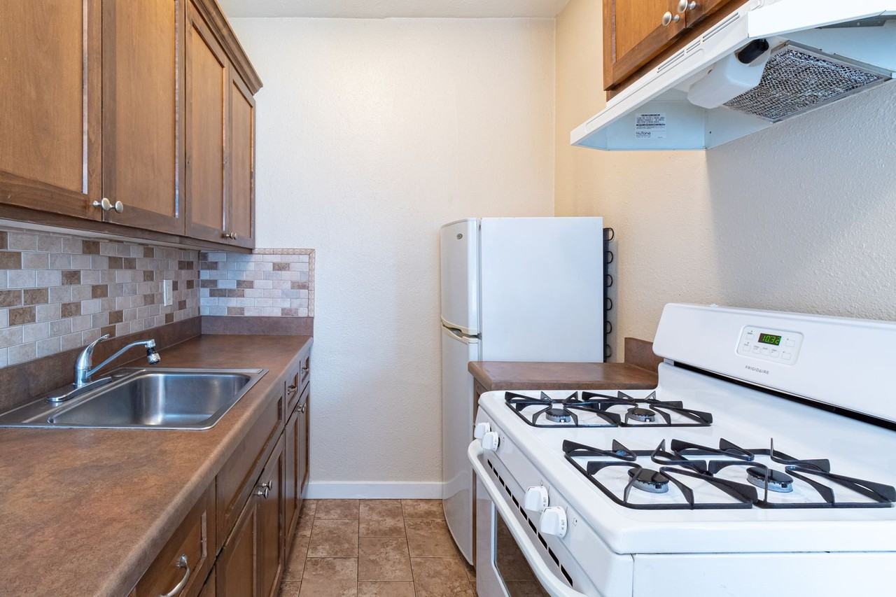 1324 Peterson Avenue - Photo 2 of 37