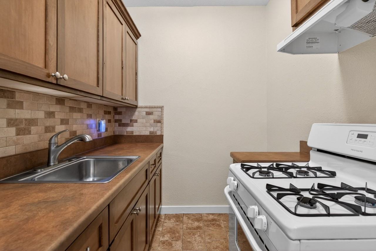 1324 Peterson Avenue - Photo 7 of 37