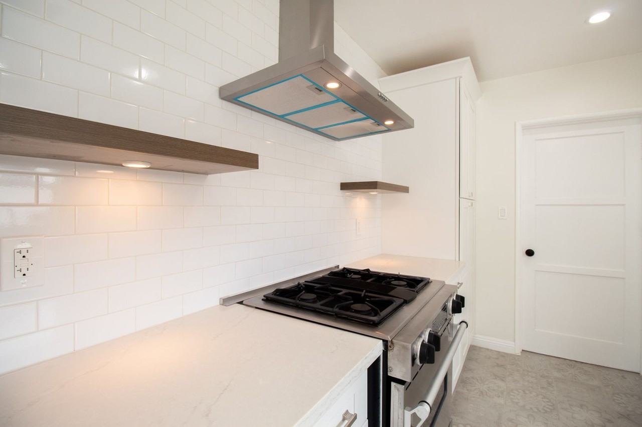 17016 Van Ness Ave - Photo 3 of 20