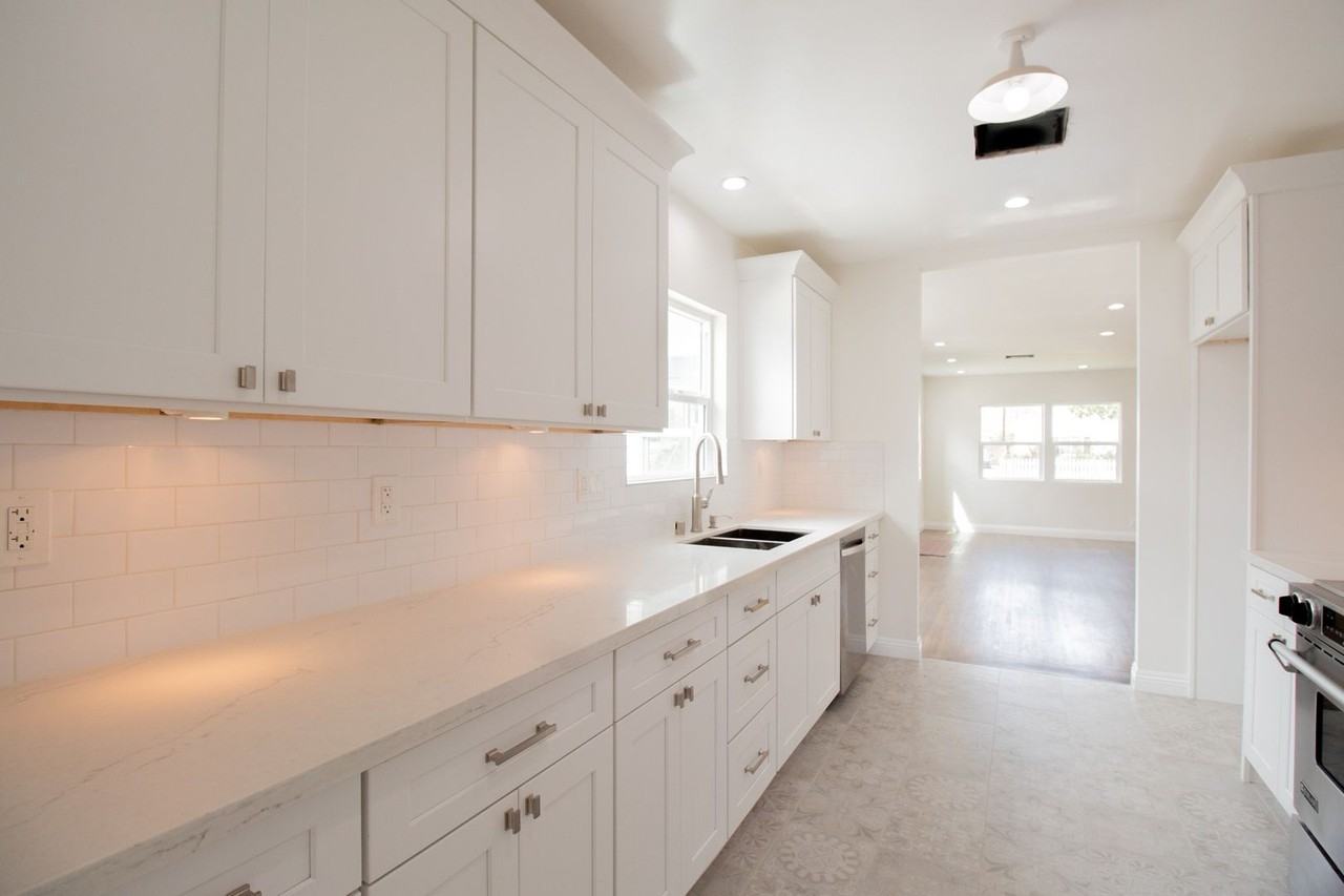 17016 Van Ness Ave - Photo 4 of 20