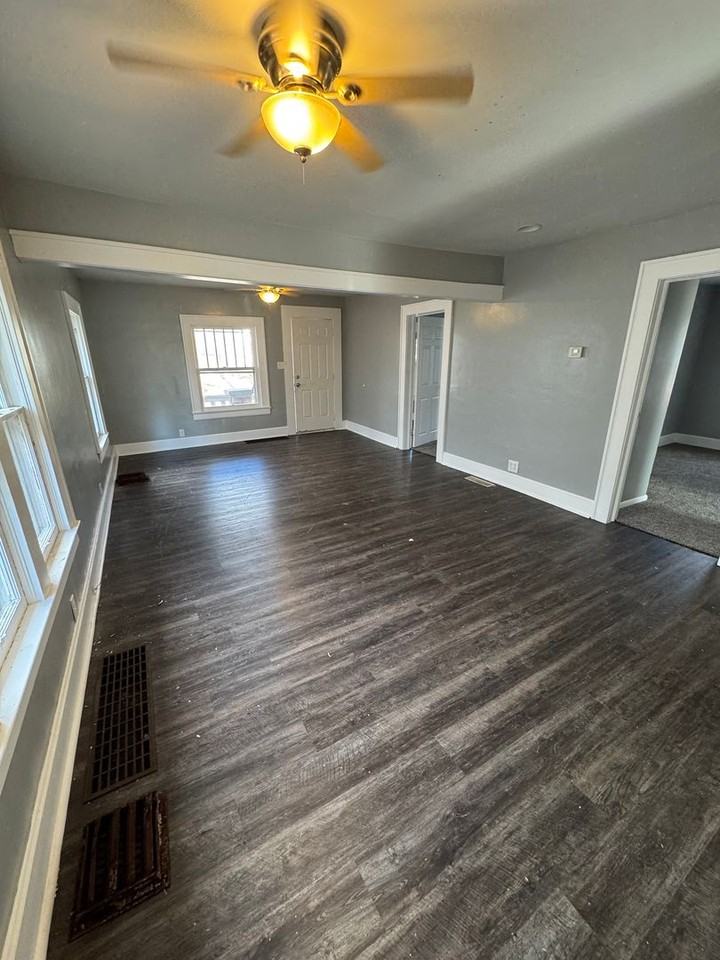 1050 E Pacific St - Photo 3 of 12