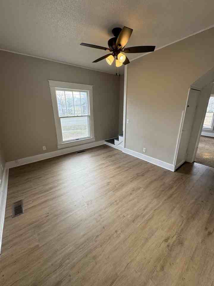 1501 N Farmer Ave - Photo 4 of 20