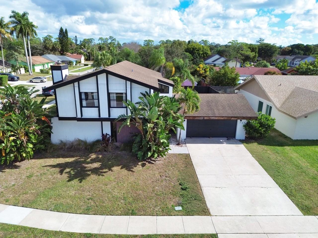 760 Windtree Way - Photo 4 of 51