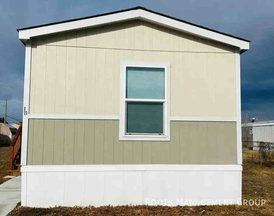 E22 Meadows Ct #E22 - Photo 2 of 22