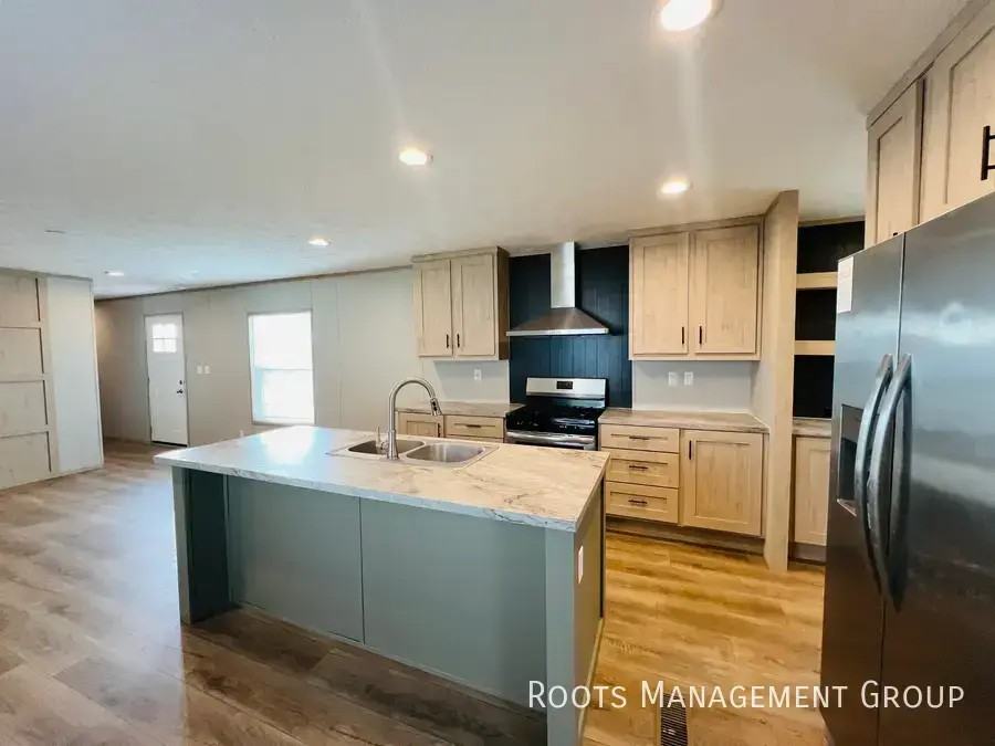 E22 Meadows Ct #E22 - Photo 3 of 22