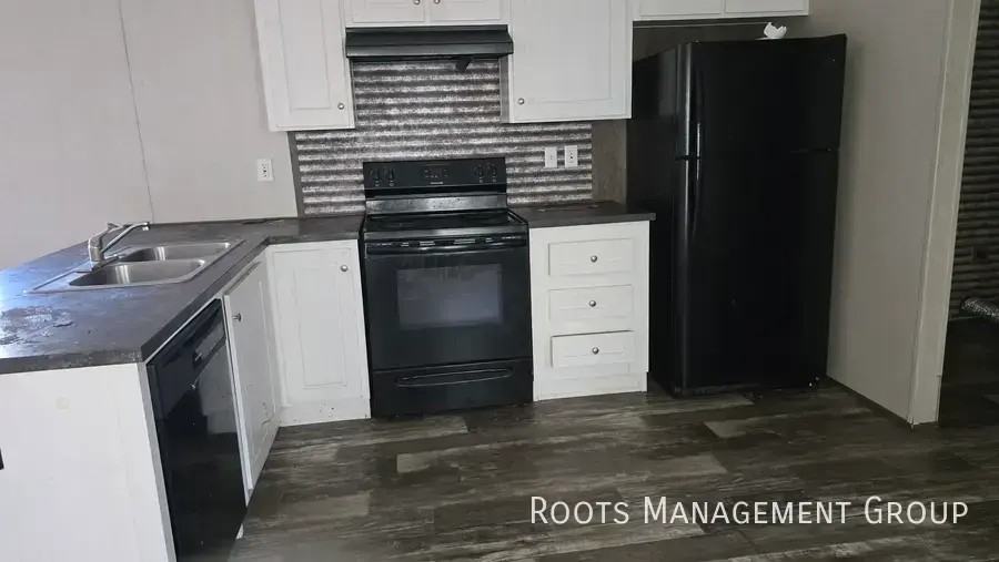 877 Fountain Cir #877 - Photo 2 of 19