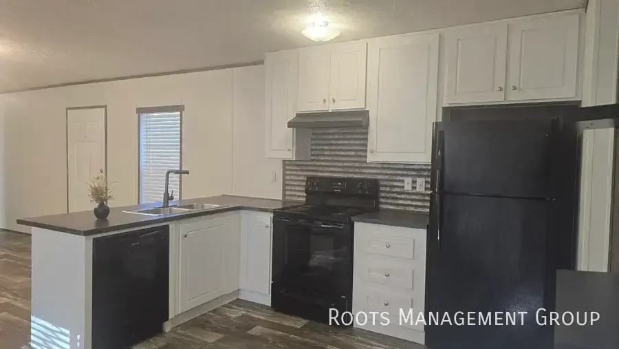 877 Fountain Cir #877 - Photo 3 of 19