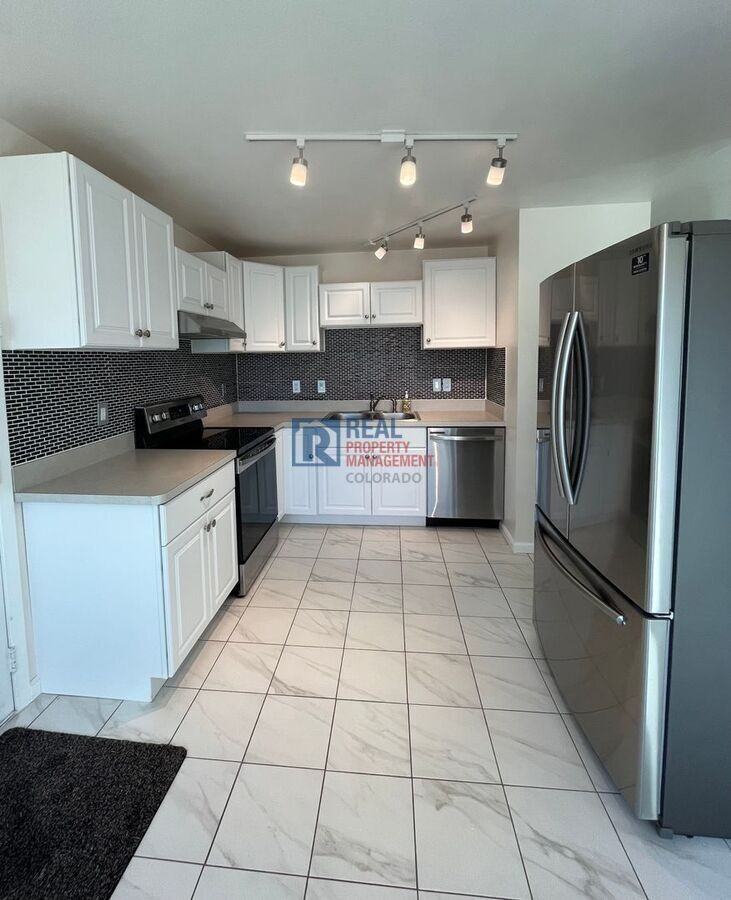 918 Mesa Ct - Photo 2 of 18