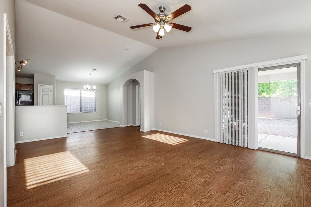 3319 W Louise Dr - Photo 3 of 15