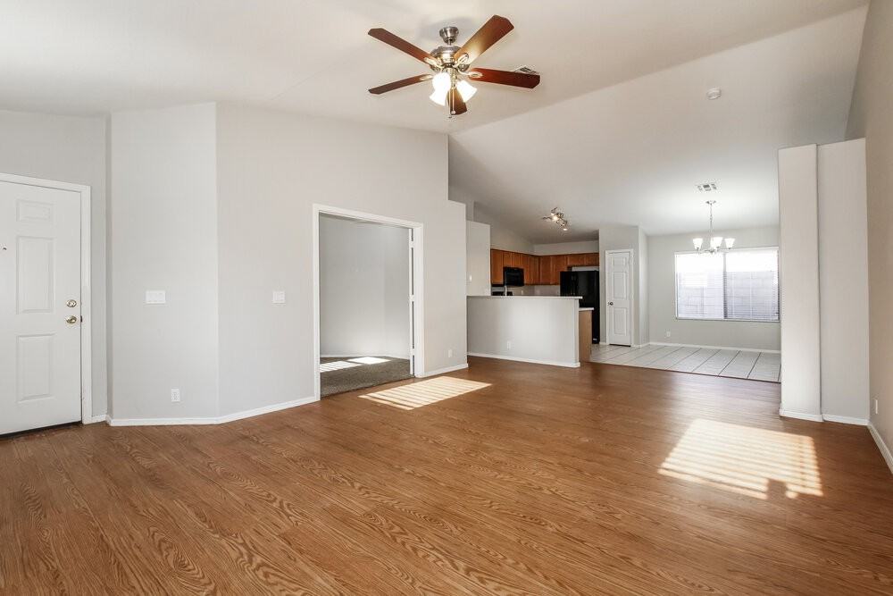 3319 W Louise Dr - Photo 4 of 15