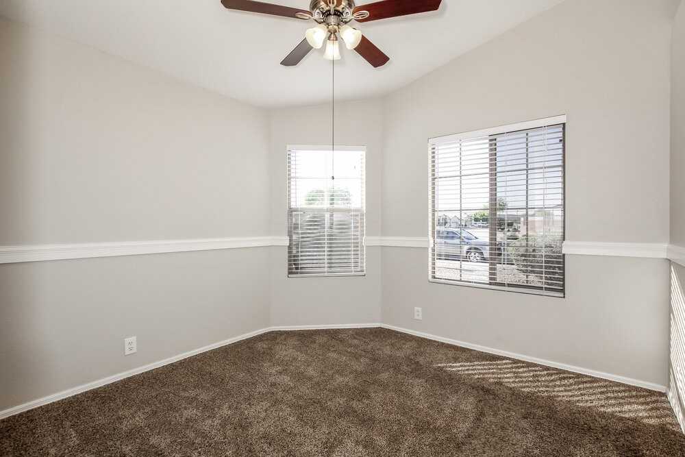 3319 W Louise Dr - Photo 6 of 15