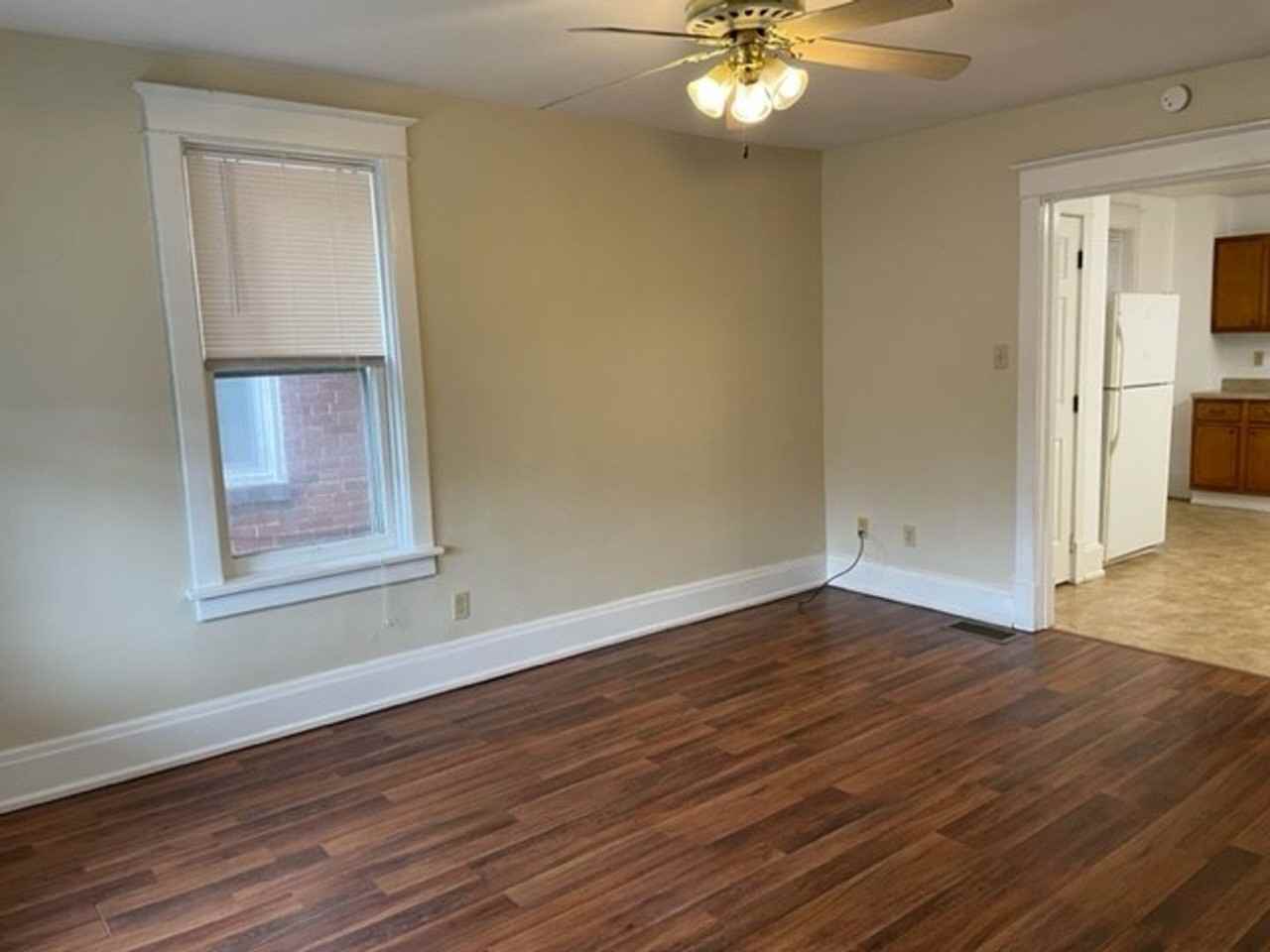 2439 Penn St - Photo 2 of 10