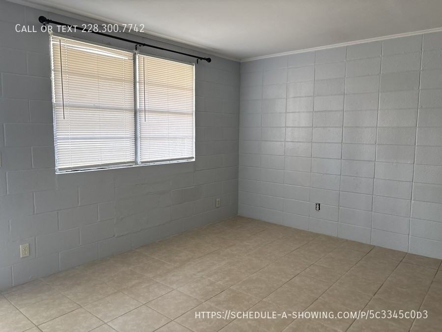 1226 43rd Ave #6 - Photo 3 of 10