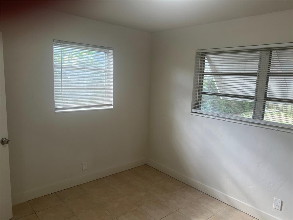 1410 N 65th Ave #1410 - Photo 5 of 13