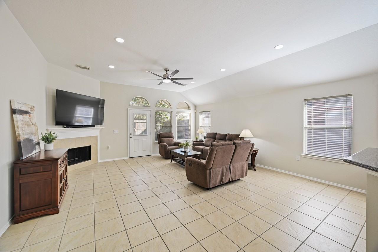 17314 Megan Springs Dr #17314 - Photo 4 of 40