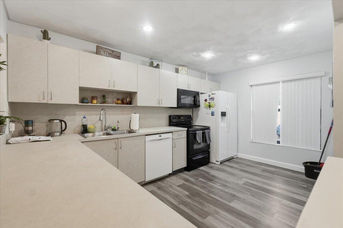 9240 Nw 14th St #9240-270 - Photo 6 of 33