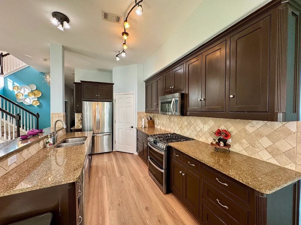 1009 Taulbee Ln #1009H - Photo 2 of 17