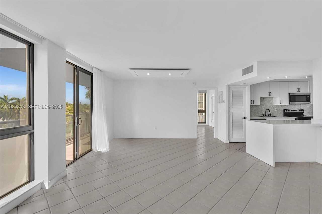 9800 W Bay Harbor Dr #9800-403 - Photo 3 of 47