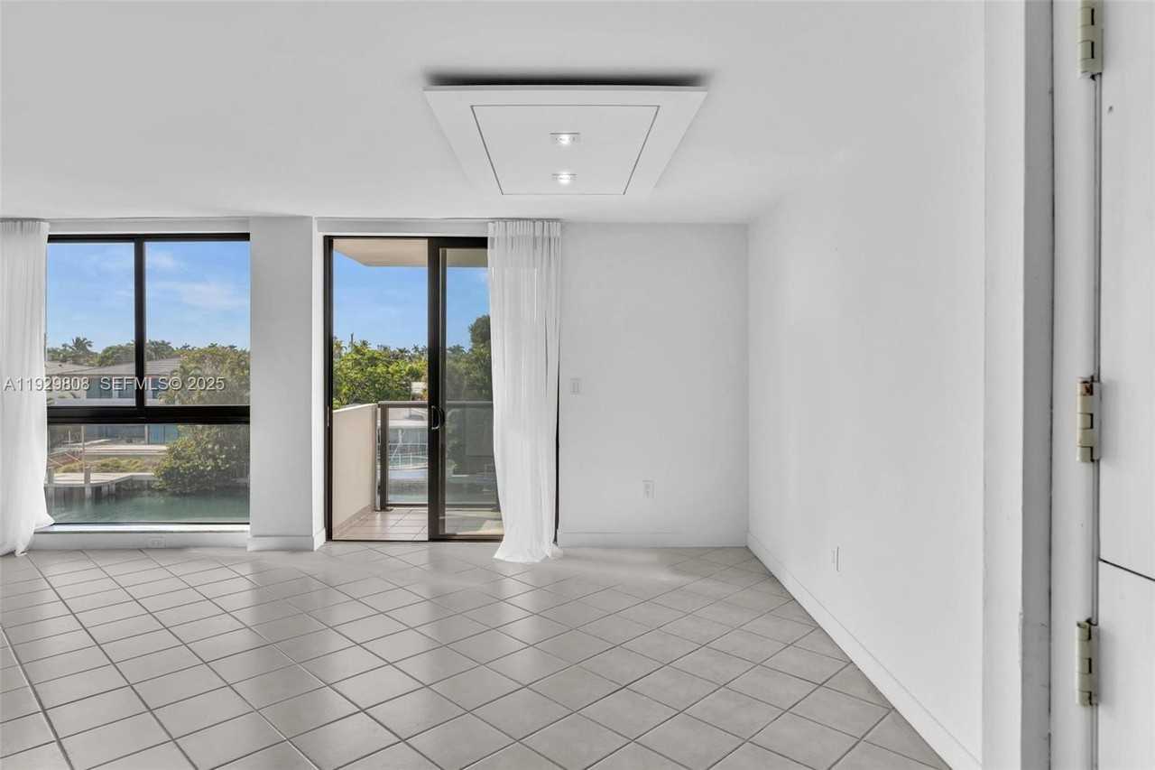 9800 W Bay Harbor Dr #9800-403 - Photo 7 of 47