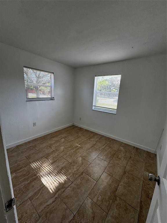 1847 Ne 53rd St #1847 - Photo 4 of 24