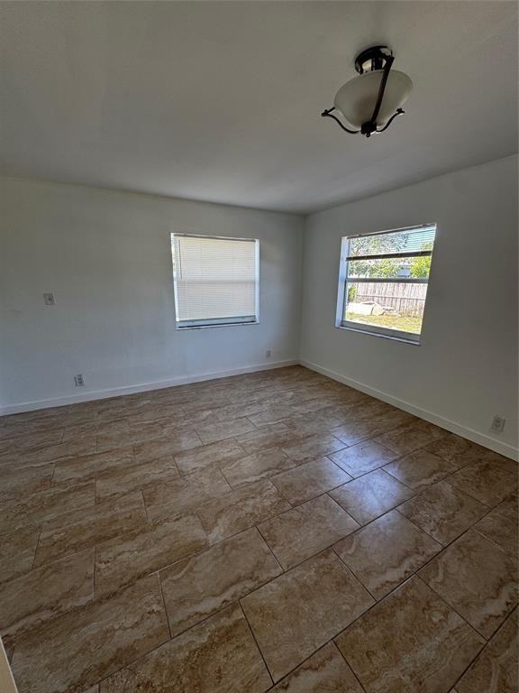 1847 Ne 53rd St #1847 - Photo 6 of 24