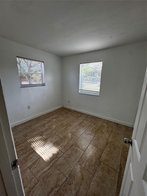 1847 Ne 53rd St #1847 - Photo 7 of 24