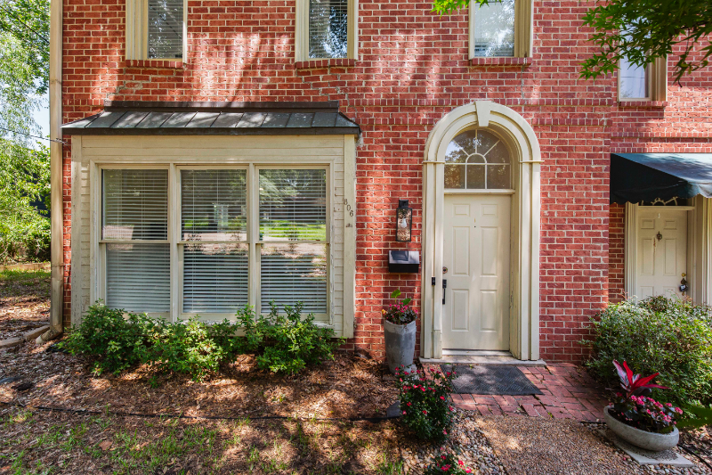 806 Oakwood St - Photo 2 of 15