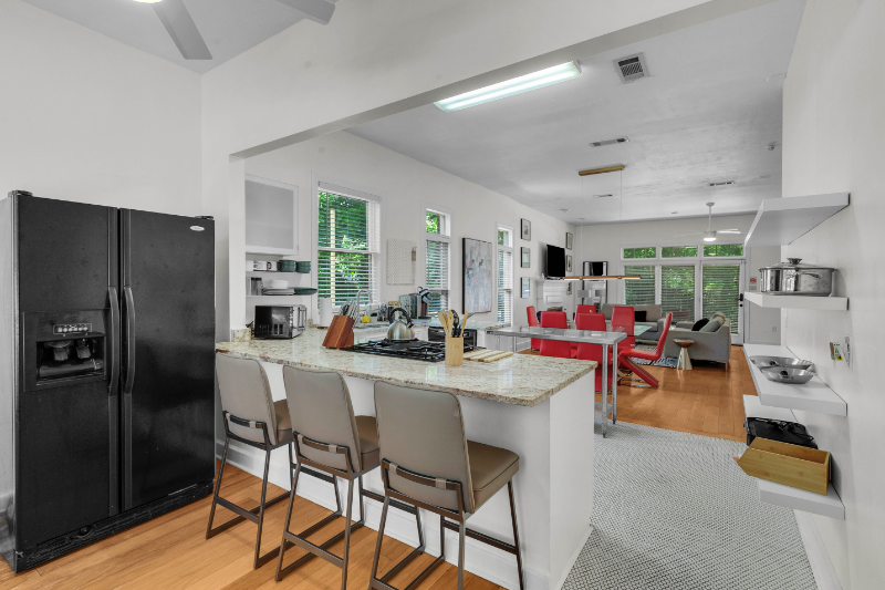 806 Oakwood St - Photo 4 of 15