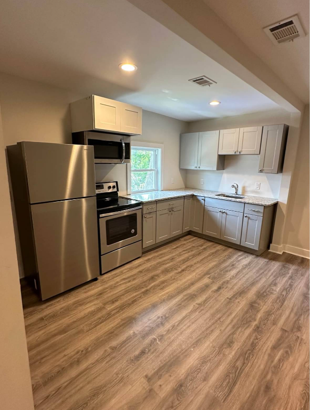 722 Waters Ave #B - Photo 2 of 6