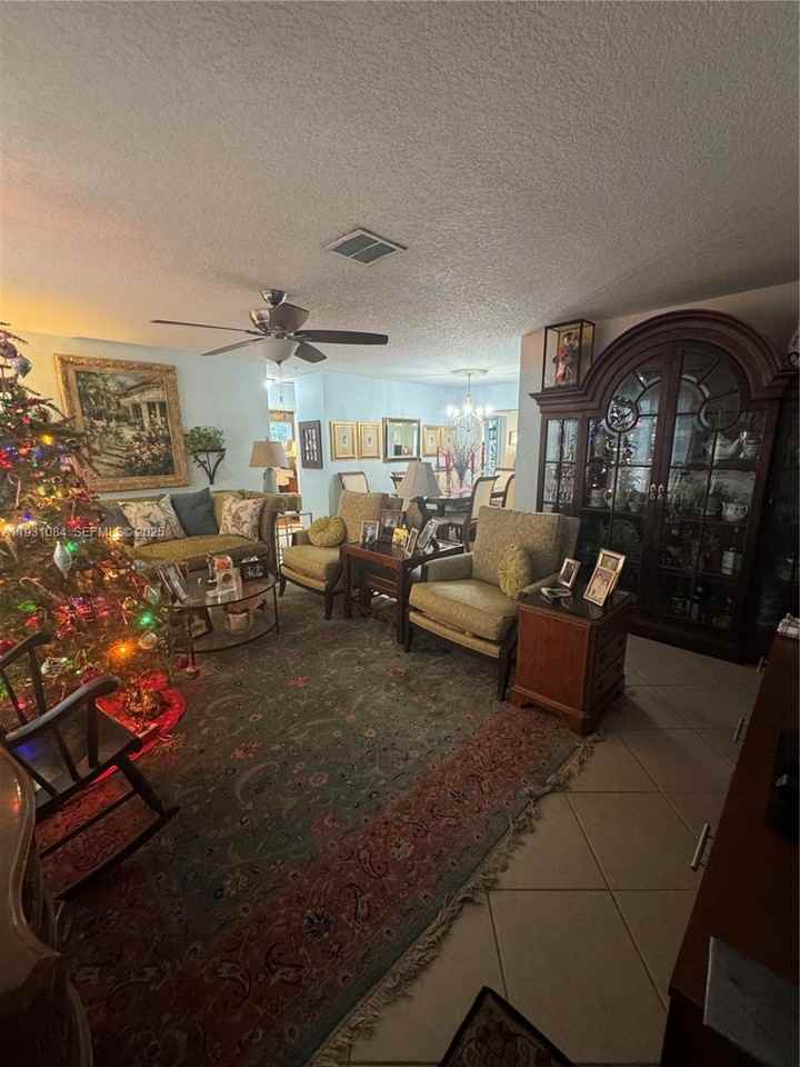 918 Se 16th St #918-918 - Photo 2 of 20