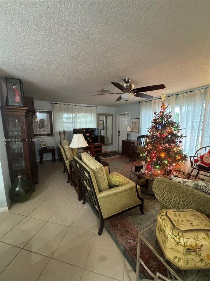 918 Se 16th St #918-918 - Photo 3 of 20