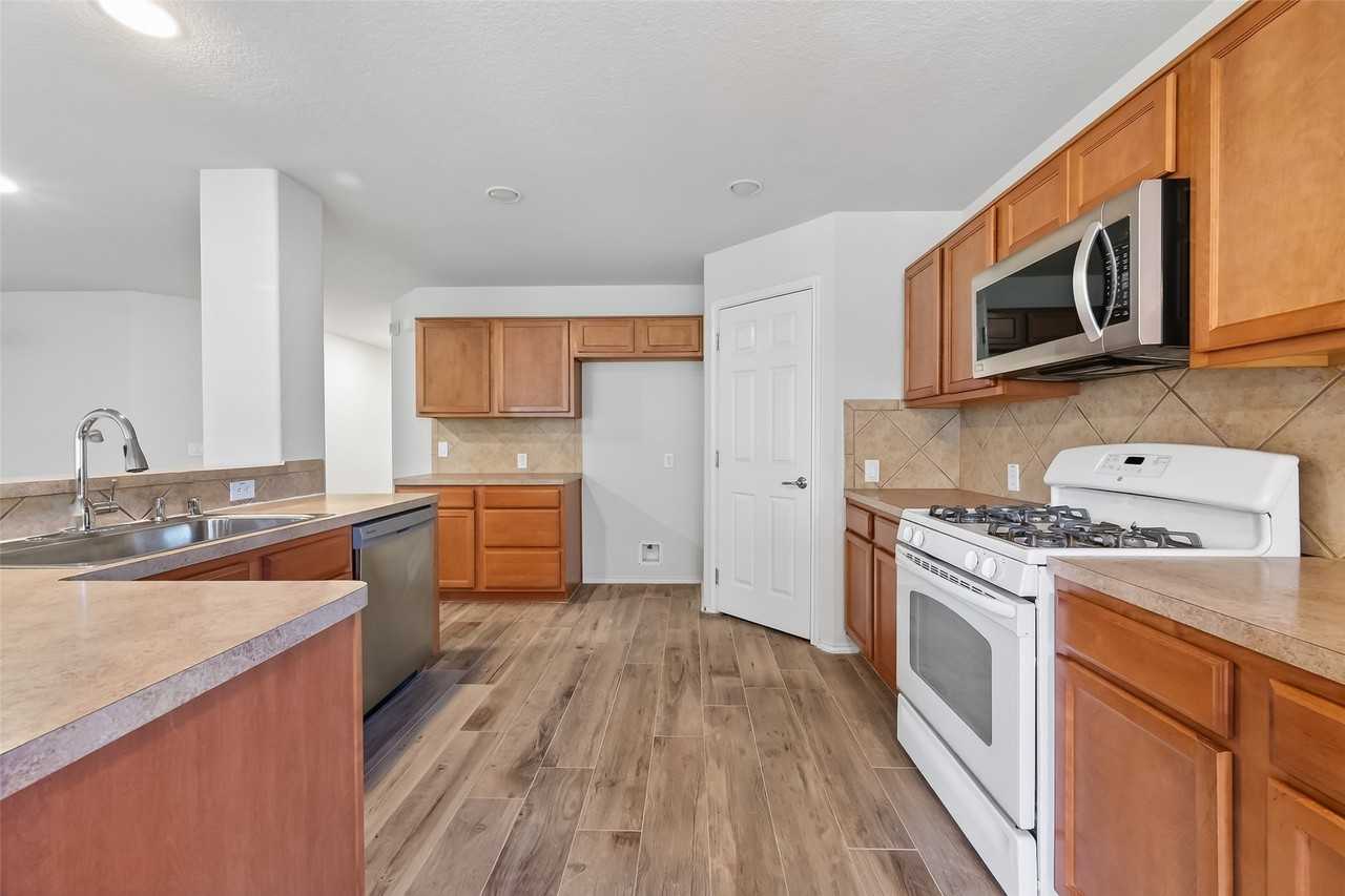 827 Honeysuckle Vine Dr #827 - Photo 3 of 44