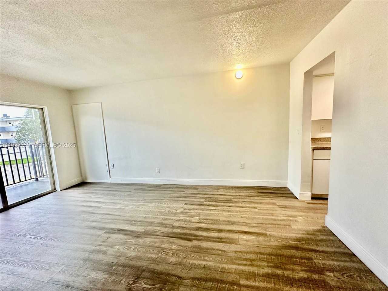 13455 Ne 6th Ave #13455-210 - Photo 4 of 6