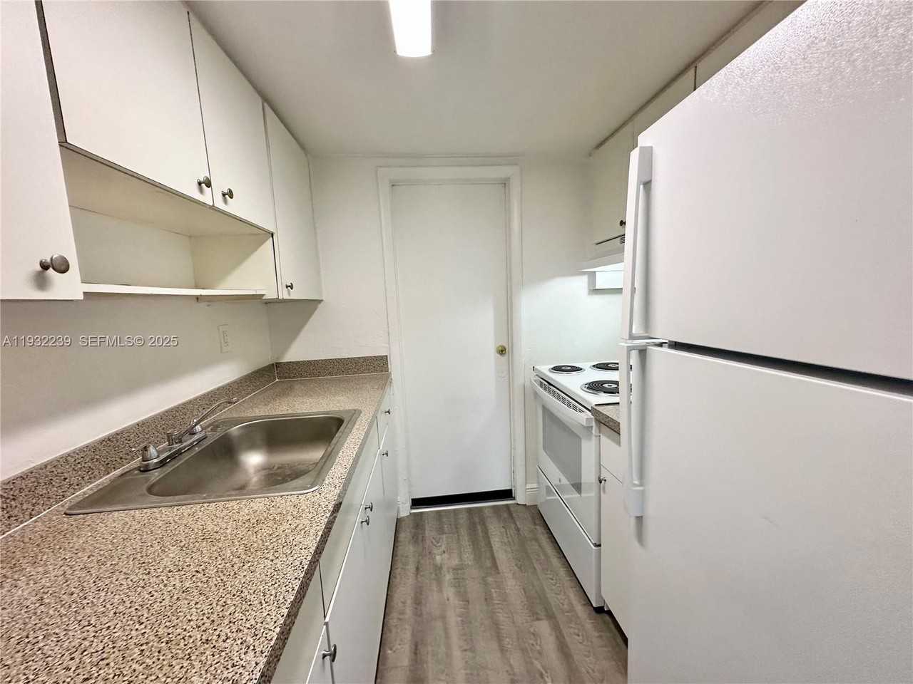 13455 Ne 6th Ave #13455-210 - Photo 5 of 6