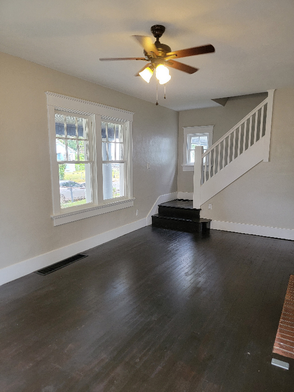 2112 Ravenwood Ave - Photo 3 of 19