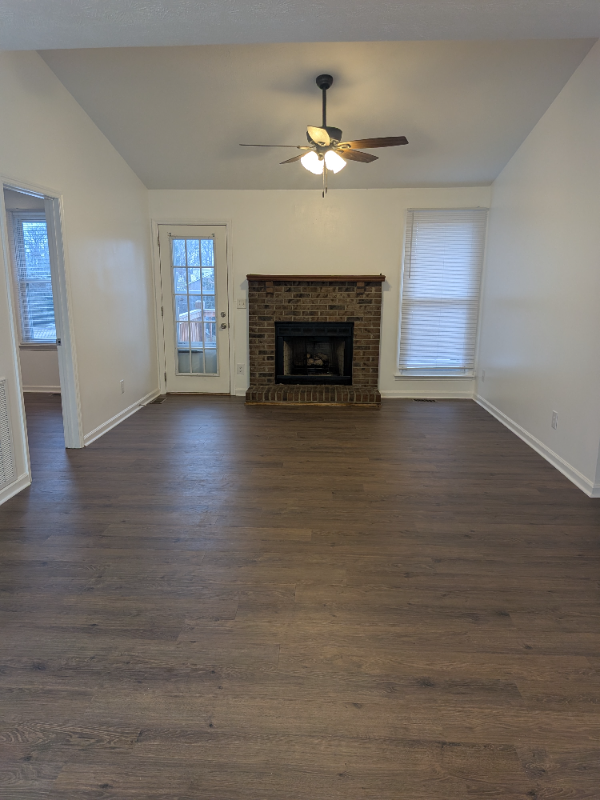 3902 N Hillwood Ct - Photo 4 of 9