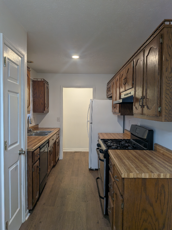 3902 N Hillwood Ct - Photo 5 of 9