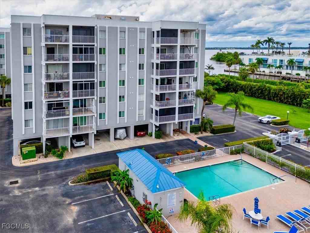 2885 Palm Beach Blvd