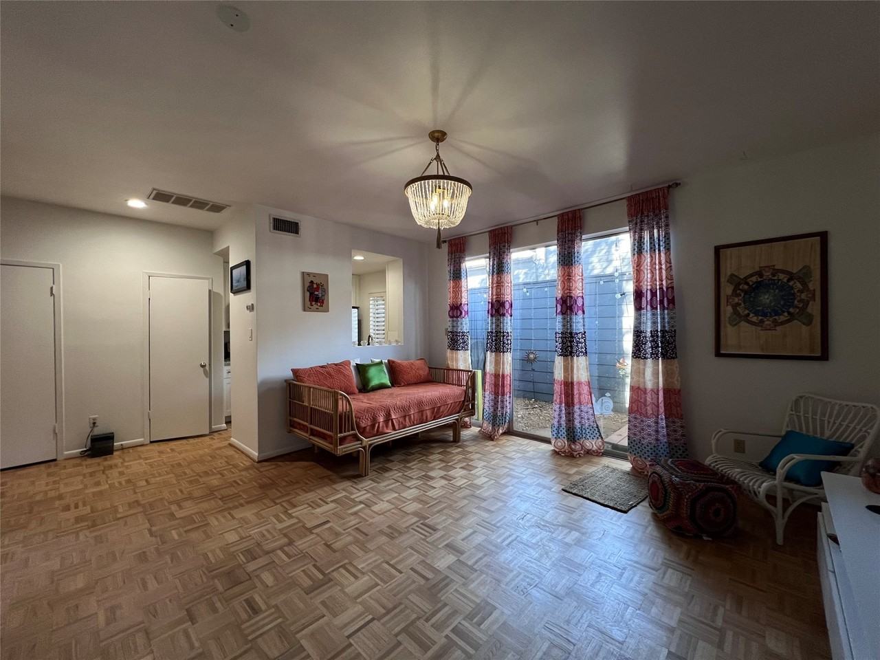 2100 Commonwealth St #2100L - Photo 4 of 21