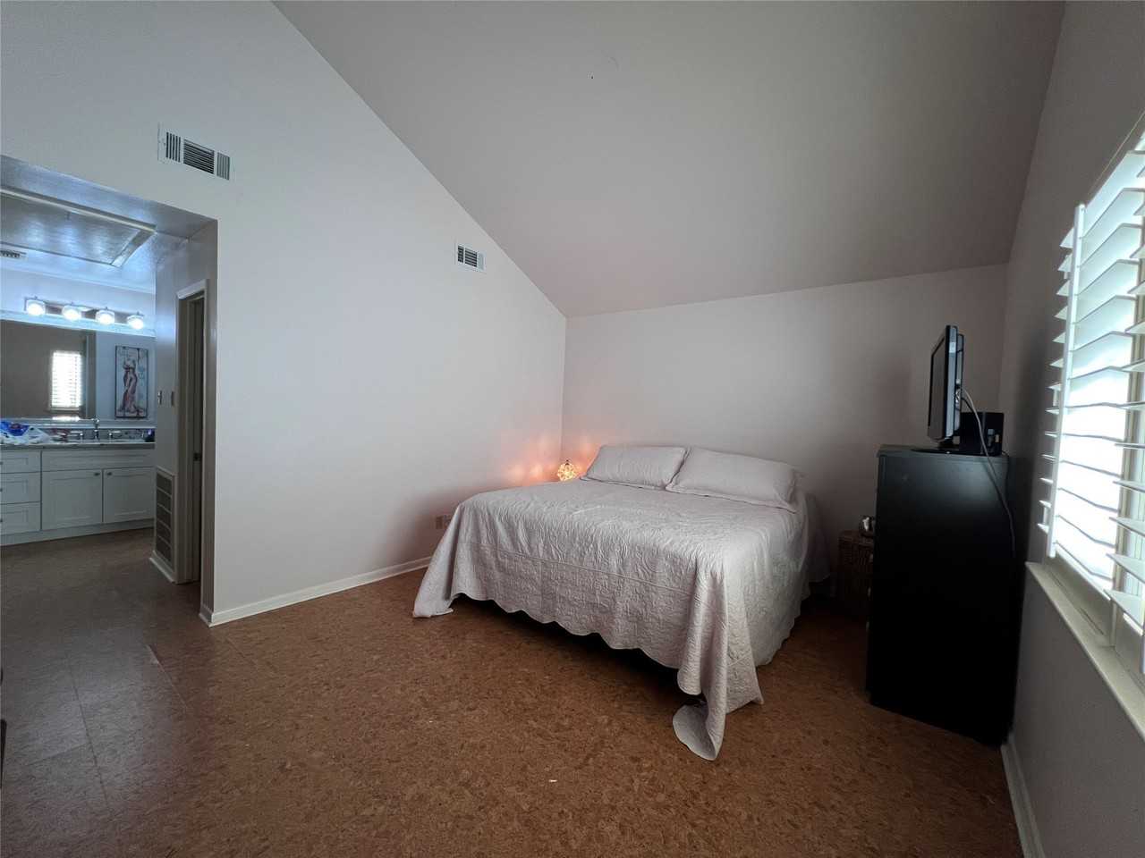 2100 Commonwealth St #2100L - Photo 7 of 21