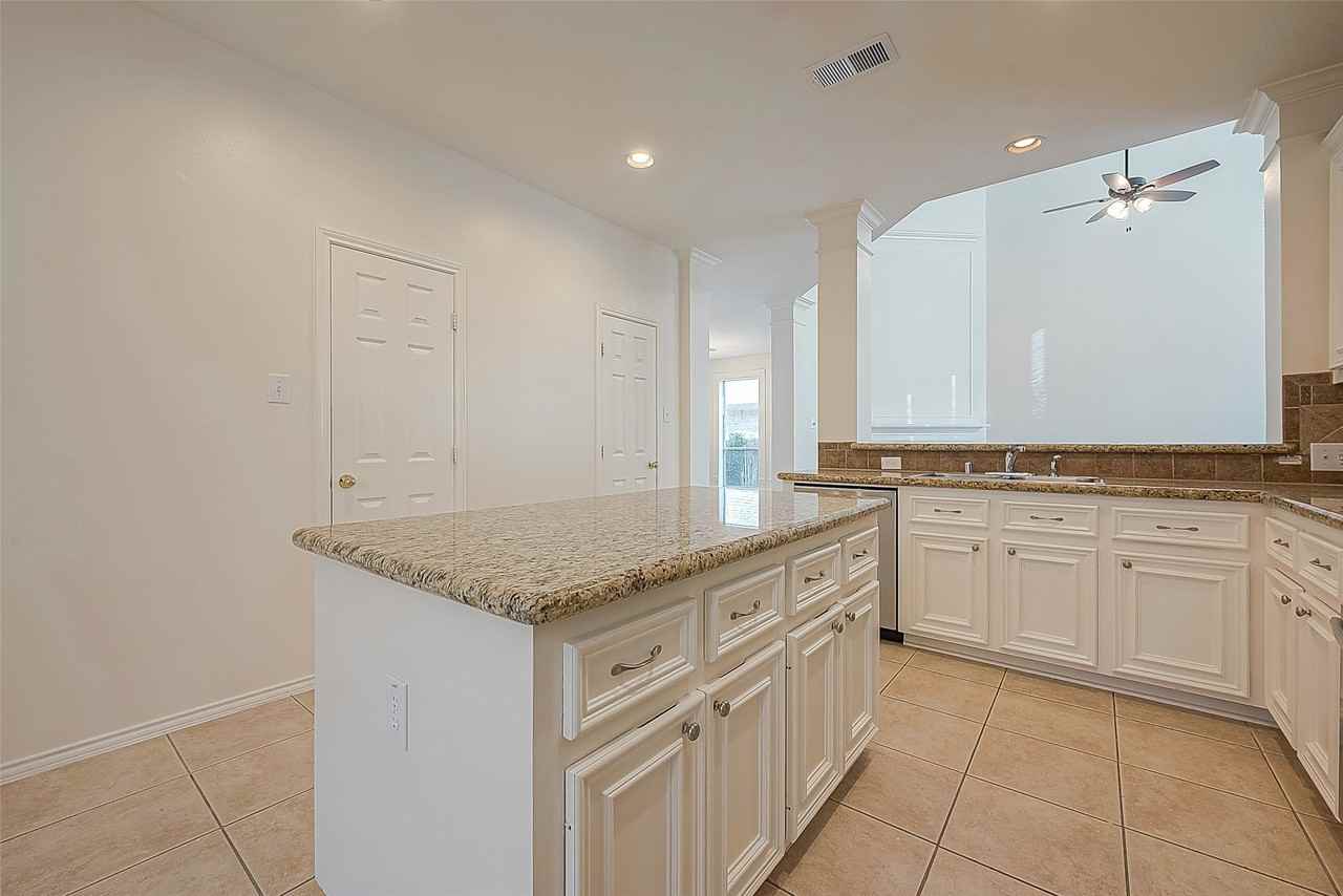 21411 Willow Glade Dr #21411 - Photo 5 of 46