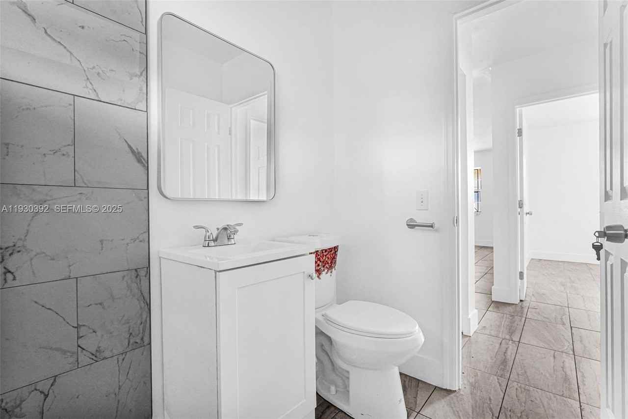 14600 Ne 14th Ave #14600-2 - Photo 3 of 34